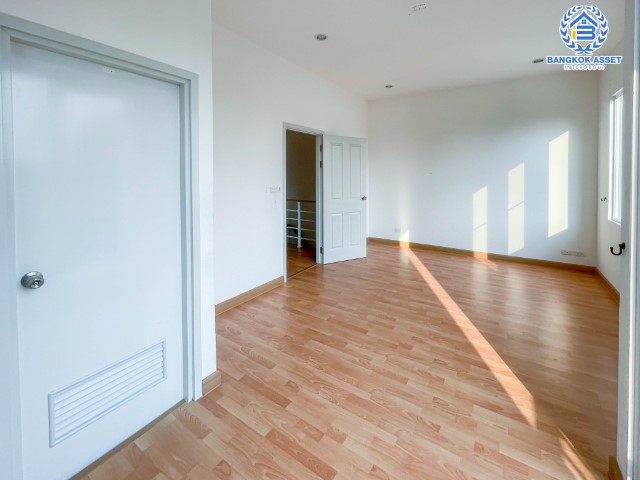 *****ทาวน์เฮ้าส์มือสองย่านนนทบุรี ม.ชวนชื่นทาวน์ แก้วอินทร์-บางใหญ่ เนื้อที่กว้างขวางถึง 21.4 ตร.ว. ฟังก์ชัน 3 ห้องนอน 3 ห้องน้ำ 2 ที่จอดรถ สภาพเยี่ยม พร้อมเข้าอยู่อาศัย แถมฟรี! 2 เครื่องปรับอากาศ บนทำเลดี ใกล้รถไฟฟ้าสายสีม่วง "สถานีตลาดบางใหญ่"